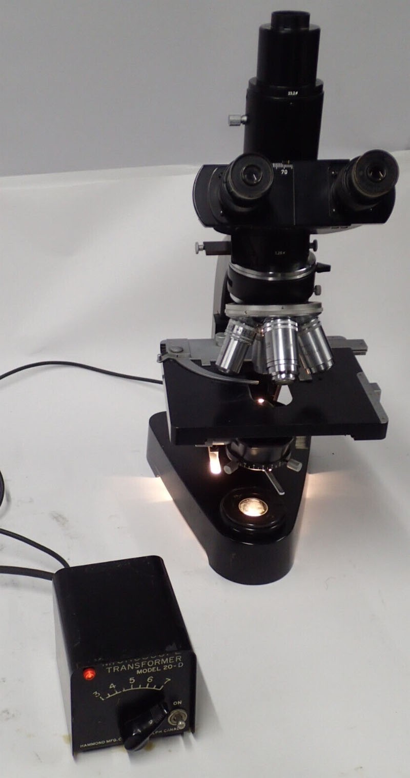 Leitz Wetzlar Trinocular Microscope With 10/0.25, 25/0.50, Pl 40/0.65, NPl Oel 100/1.30 Objectives