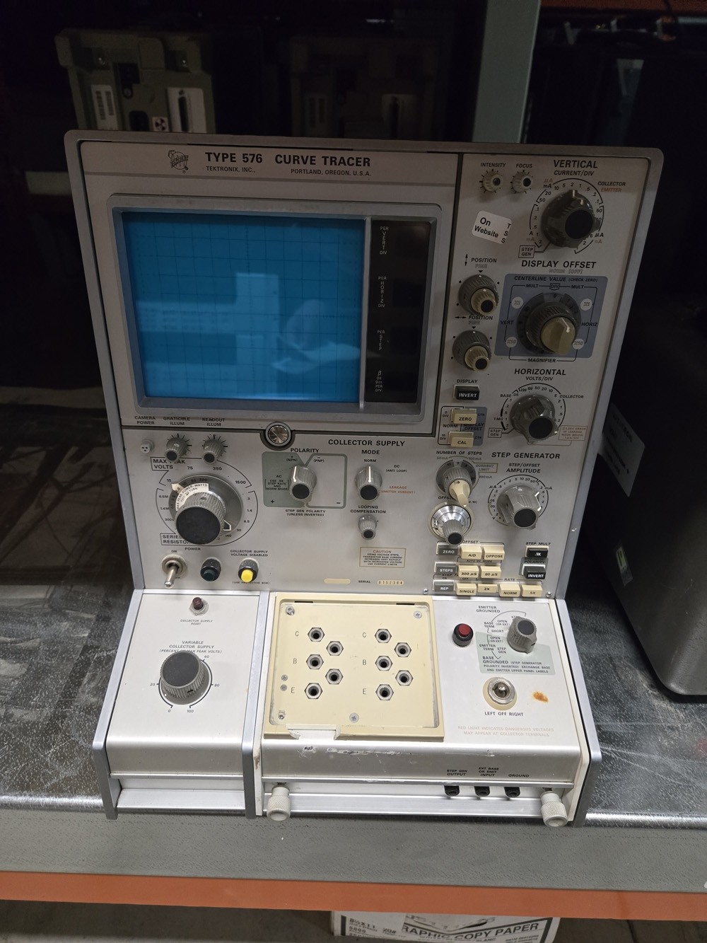 Tektronix 576 Curve Tracer with Standard Test Fixture 390-0098-00 (In Stock)