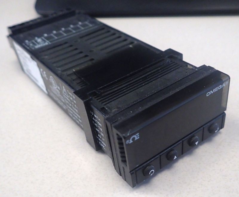 Omega DPi32-C24-DC Digital Programmable Temperature 