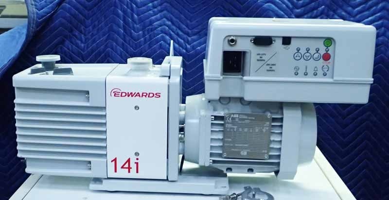 Edwards nRV14i Two Stage Oil Sealed Rotary Vane Pump 100-240 Vac