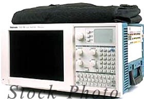 Tektronix TLA 704 / TLA704 Portable Logic Analyzer 200 MHz with OPT 1S