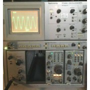 Tektronix 7104 1GHz Oscillosope Mainframe OPT 02, 03 - Part/Not Working